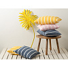 Изображение товара Чехол на подушку декоративный в полоску горчичного цвета из коллекции Essential, 45х45 см