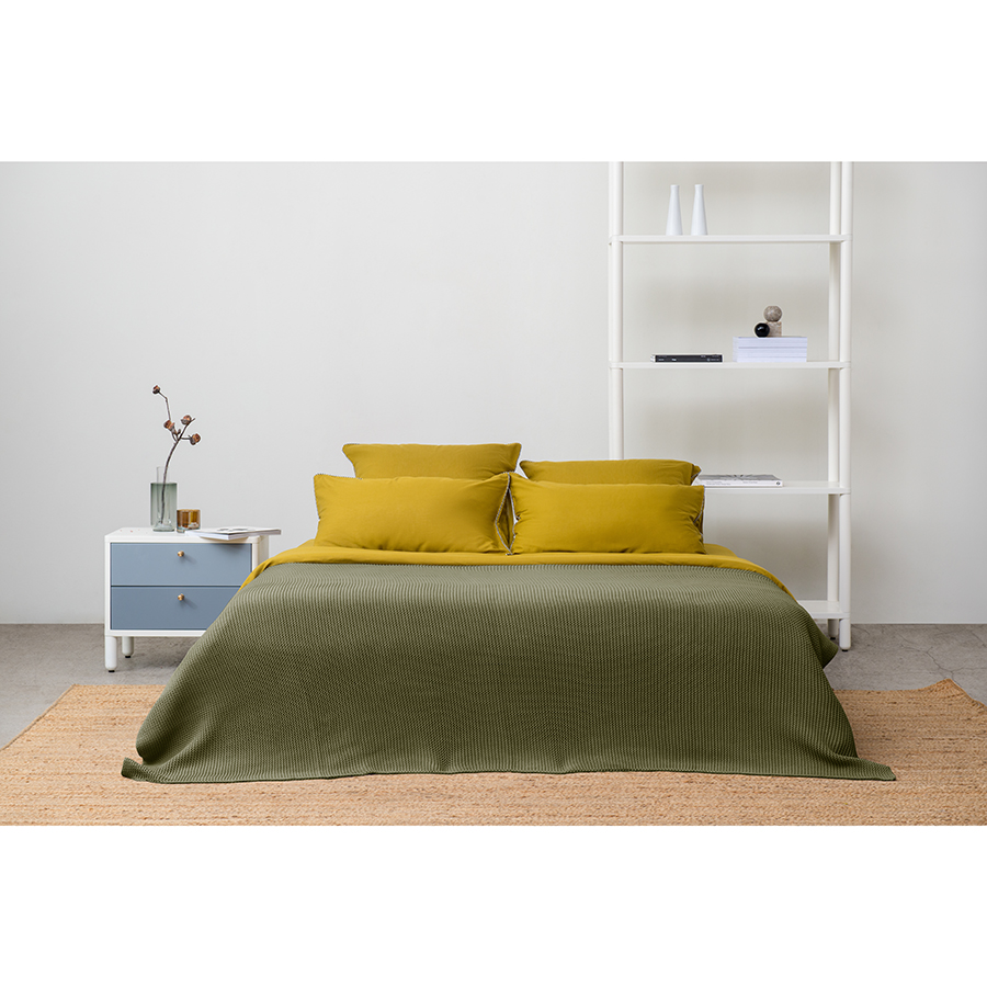 Изображение товара Набор из двух наволочек оливкового цвета с контрастным кантом из коллекции Essential, 70х70 см