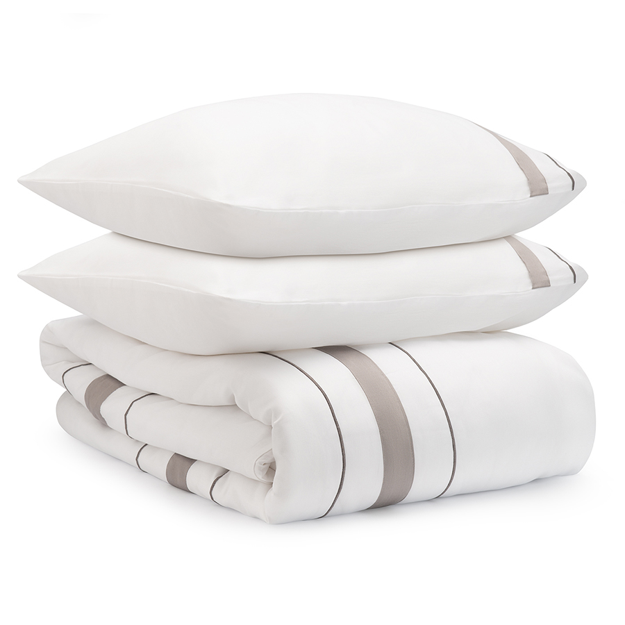 Изображение товара Комплект постельного белья из сатина белого цвета с серым кантом из коллекции Essential, 200х220 см