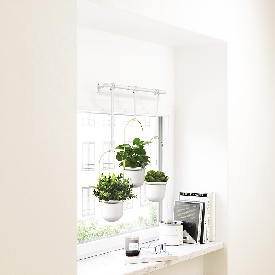 Изображение товара Набор подвесных горшков для растений Triflora, белый-латунь, 3 шт.