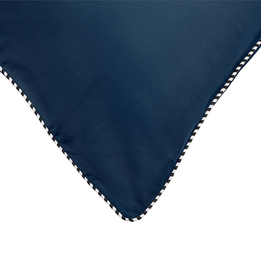 Изображение товара Набор из двух наволочек темно-синего цвета с контрастным кантом из коллекции Essential, 70х70 см