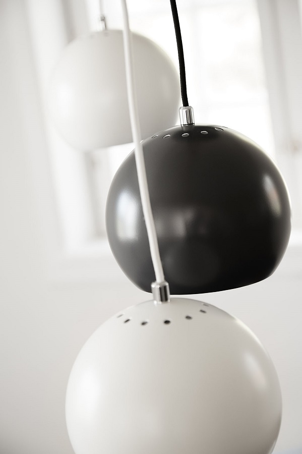 Изображение товара Лампа подвесная Ball, 16хØ18 см, голубая матовая, черный шнур