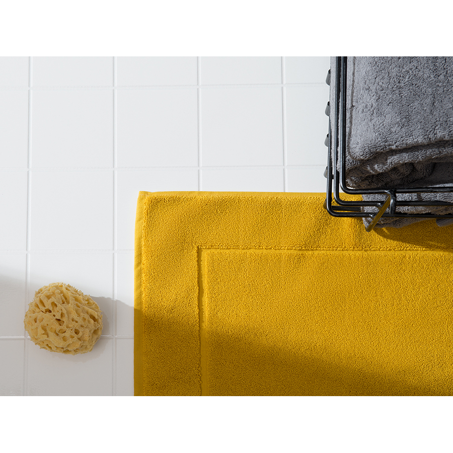 Изображение товара Коврик для ванной горчичного цвета из коллекции Essential, 50х80 см