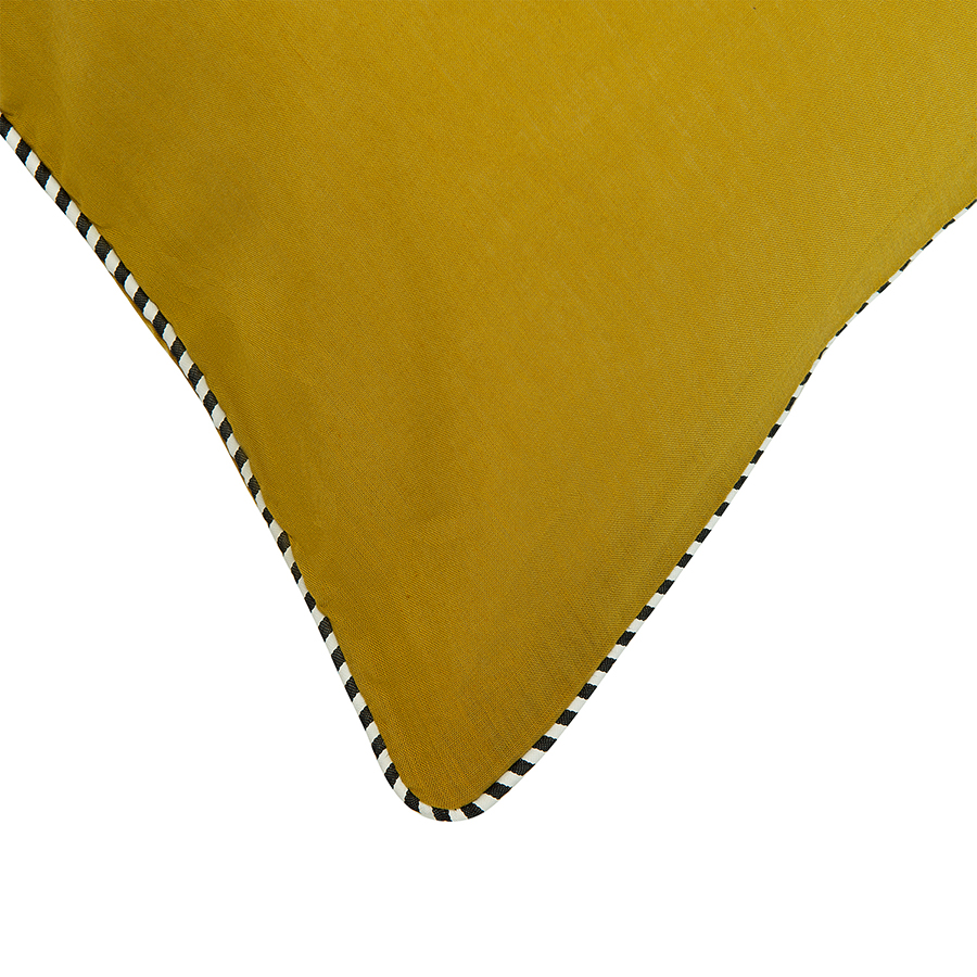 Изображение товара Набор из двух наволочек оливкового цвета с контрастным кантом из коллекции Essential, 50х70 см