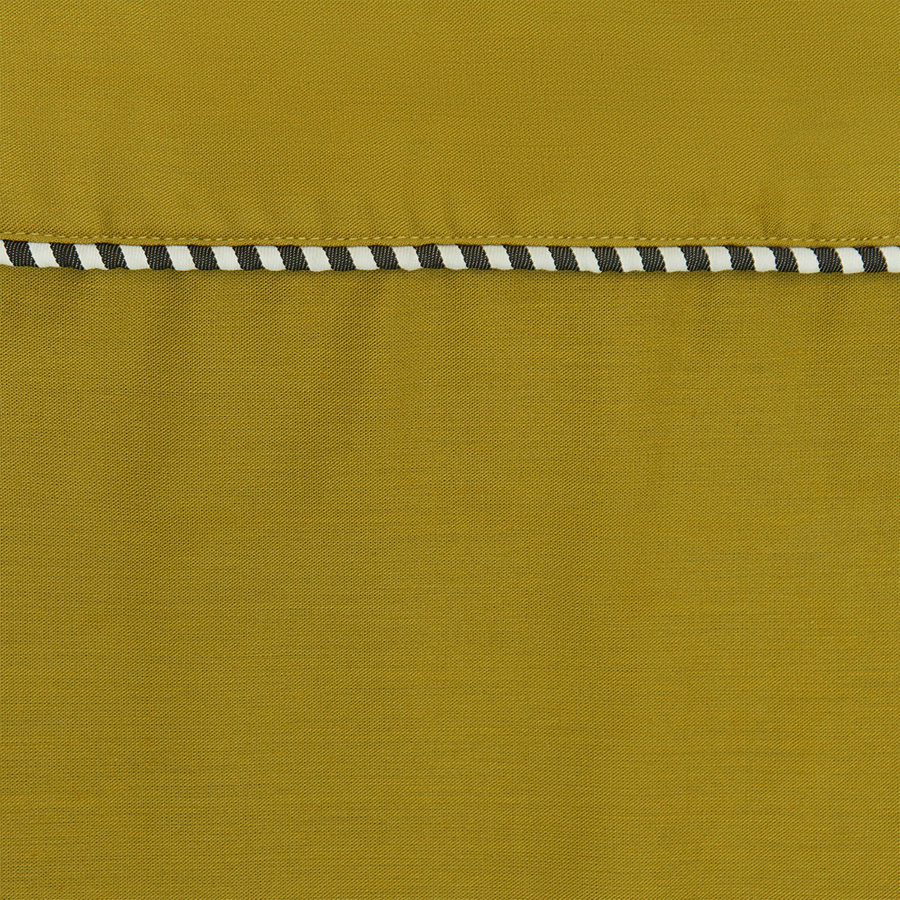 Изображение товара Простыня оливкового цвета с контрастным кантом из коллекции Essential, 240х270 см