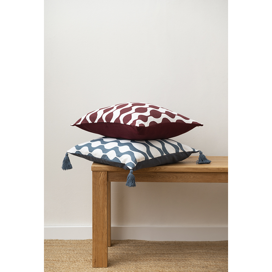 Изображение товара Чехол на подушку Traffic, бордового цвета из коллекции Cuts&Pieces, 45х45 см