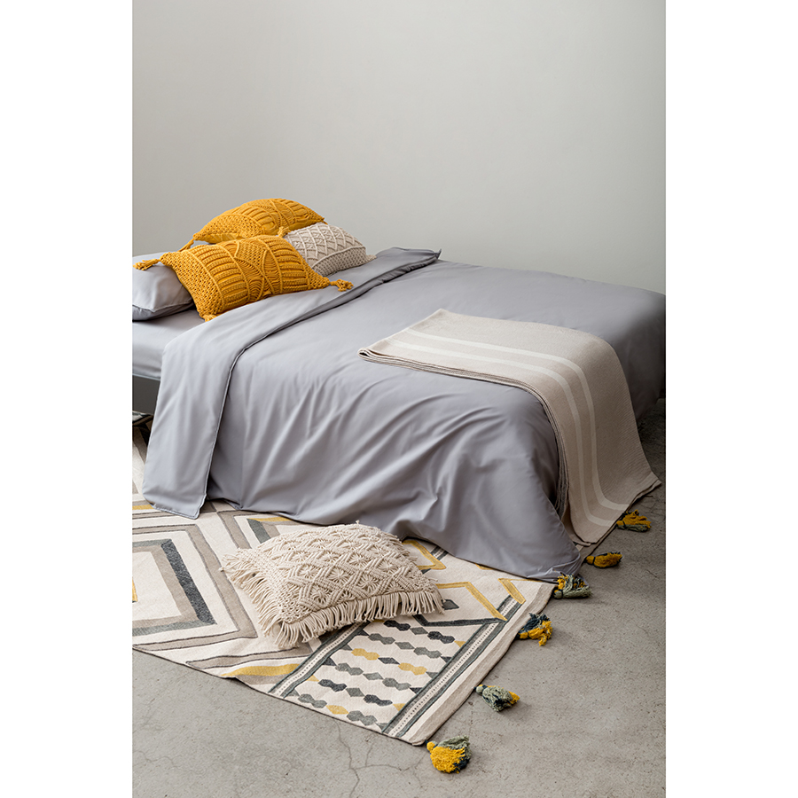 Изображение товара Чехол на подушку макраме с бахромой бежевого цвета из коллекции Ethnic, 45х45 см