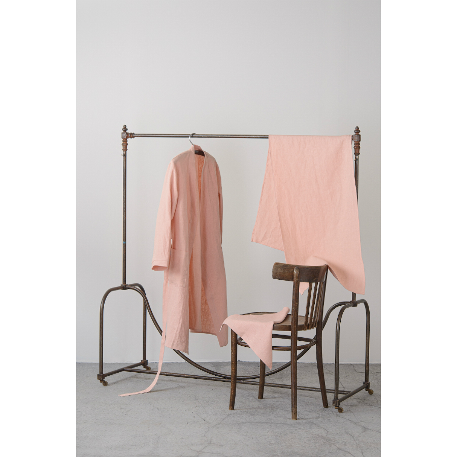 Изображение товара Халат из умягченного льна розово-пудрового цвета из коллекции Essential, размер M