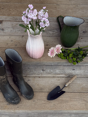 картинка Ваза Petal нежно-розового цвета из коллекции Blossom, 26 см от магазина Одежда+