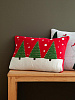 Изображение товара Подушка вязаная с новогодним рисунком Festive Wood из коллекции New Year Essential, 40x60 см