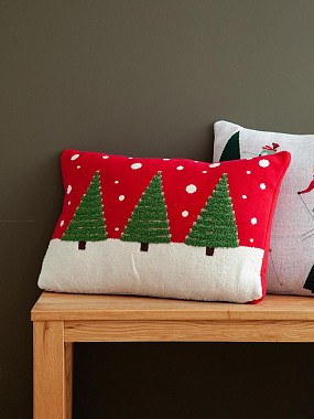 Подушка вязаная с новогодним рисунком Festive Wood из коллекции New Year Essential, 40x60 см, анонс элемента