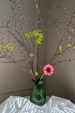 картинка Ваза Petal зеленого цвета из коллекции Blossom, 22 см от магазина Одежда+