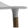 Изображение товара Стул барный Normann Copenhagen Form с ножками из ореха, 65 см, серый
