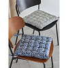 Изображение товара Подушка на стул темно-синего цвета с принтом Спелая Смородина из коллекции Scandinavian touch, 40х40 см