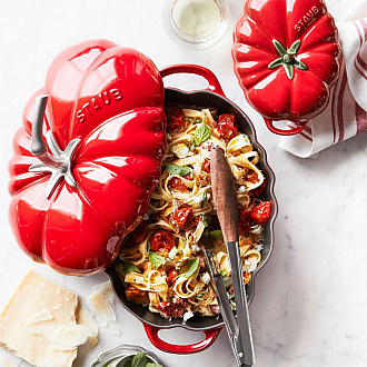 Изображение товара Кастрюля Staub, Помидор, 19 см, вишневая