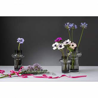 Изображение товара Ваза для цветов Vayr, 30 см, серая