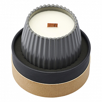 Изображение товара Свеча ароматическая с деревянным фитилём Vetiver & Black cypress из коллекции Edge, серый, 60 ч