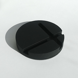Изображение товара Подставка с беспроводной зарядкой для телефона Shaiba charge, Ø12 см, ясень черный матовый/нежно-голубая
