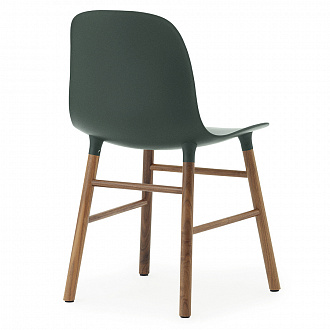 Изображение товара Стул Normann Copenhagen Form с ножками из ореха, 78х48х52 см, зеленый