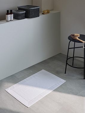 Коврик для ванной с фактурным бортиком белого цвета из коллекции Essential, 50х80 см, анонс элемента