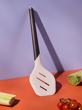 картинка Лопатка с прорезями SmartChef, 32 см, бежевая/бордовая от магазина Одежда+