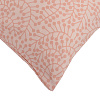 Изображение товара Набор из двух наволочек розового цвета с принтом Спелая смородина из коллекции Scandinavian touch, 70х70 см