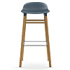 Изображение товара Стул барный Normann Copenhagen Form с ножками из дуба, 75 см, синий