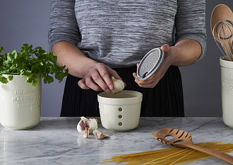 Изображение товара Емкость для чеснока с теркой Innovative Kitchen