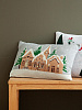 Изображение товара Подушка вязаная с новогодним рисунком Christmas Village из коллекции New Year Essential, 40x60 см