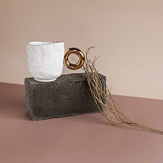 Изображение товара Кружка с ручкой-кольцом, 350 мл, белая с золотым декором