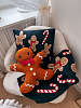 Изображение товара Подушка вязаная с новогодним рисунком Gingerman из коллекции New Year Essential, 45x45 см
