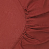 Изображение товара Простыня на резинке изо льна и хлопка цвета копченой паприки из коллекции Essential, 160х200х30 см