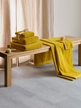 Полотенце банное цвета охры из коллекции Essential, 90х150 см, анонс элемента