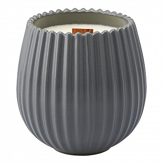 Изображение товара Свеча ароматическая с деревянным фитилём Vetiver & Black cypress из коллекции Edge, серый, 60 ч
