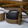 Изображение товара Свеча ароматическая Nutmeg, Leather & Vanilla из коллекции Edge, серый, 30 ч