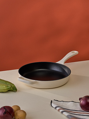 картинка Сковорода чугунная Ø26 см из коллекции "Шеффилд", молочная от магазина Одежда+