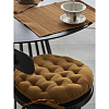 Изображение товара Подушка на стул круглая из хлопка цвета карри из коллекции Essential, 40 см