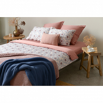 Изображение товара Комплект постельного белья из сатина темно-розового цвета с принтом "Воздушный цветок" из коллекции Prairie, 200х220 см