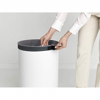 Изображение товара Бак для белья с пластиковой крышкой Brabantia, 60 л, белый