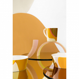 Изображение товара Кружка горчичного цвета с авторским принтом из коллекции Freak Fruit, 350мл