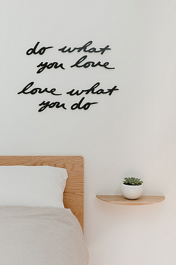 картинка Надпись настенная декоративная Do what you love, черная от магазина Одежда+